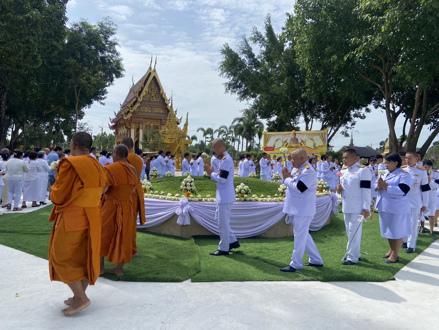 title - วันที่ 10 กรกฎาคม 2569 ณ วัดศรีเงินเจริญสุข ตำบลโนนห้อม อำเภอเมืองปราจีนบุรี จังหวัดปราจีนบุรี นายวิทูล ประดิษฐบุญ ปฏิรูปที่ดินจังหวัดปราจีนบุรี มอบหมายให้ ข้าราชการ และเจ้าหน้าที่ ส.ป.ก.ปราจีนบุรี เข้าร่วมพิธีปลูกพระศรีมหาโพธิทศมราชบพิตร